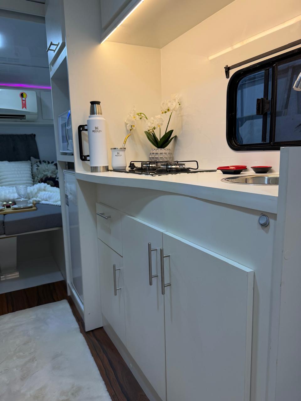 Trailer residencial con distribución inteligente del espacio